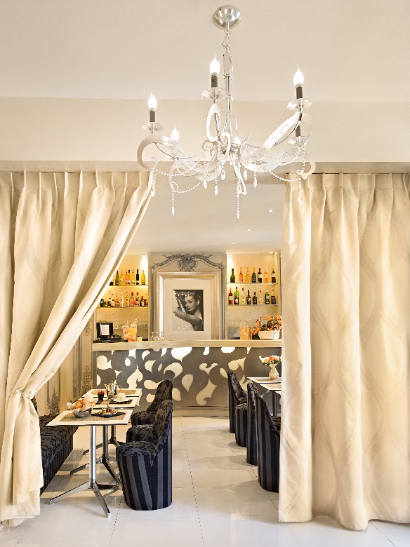 BAR-SALLE PDJ RENOIR-584x780 BAR-SALLE PDJ RENOIR-584x780