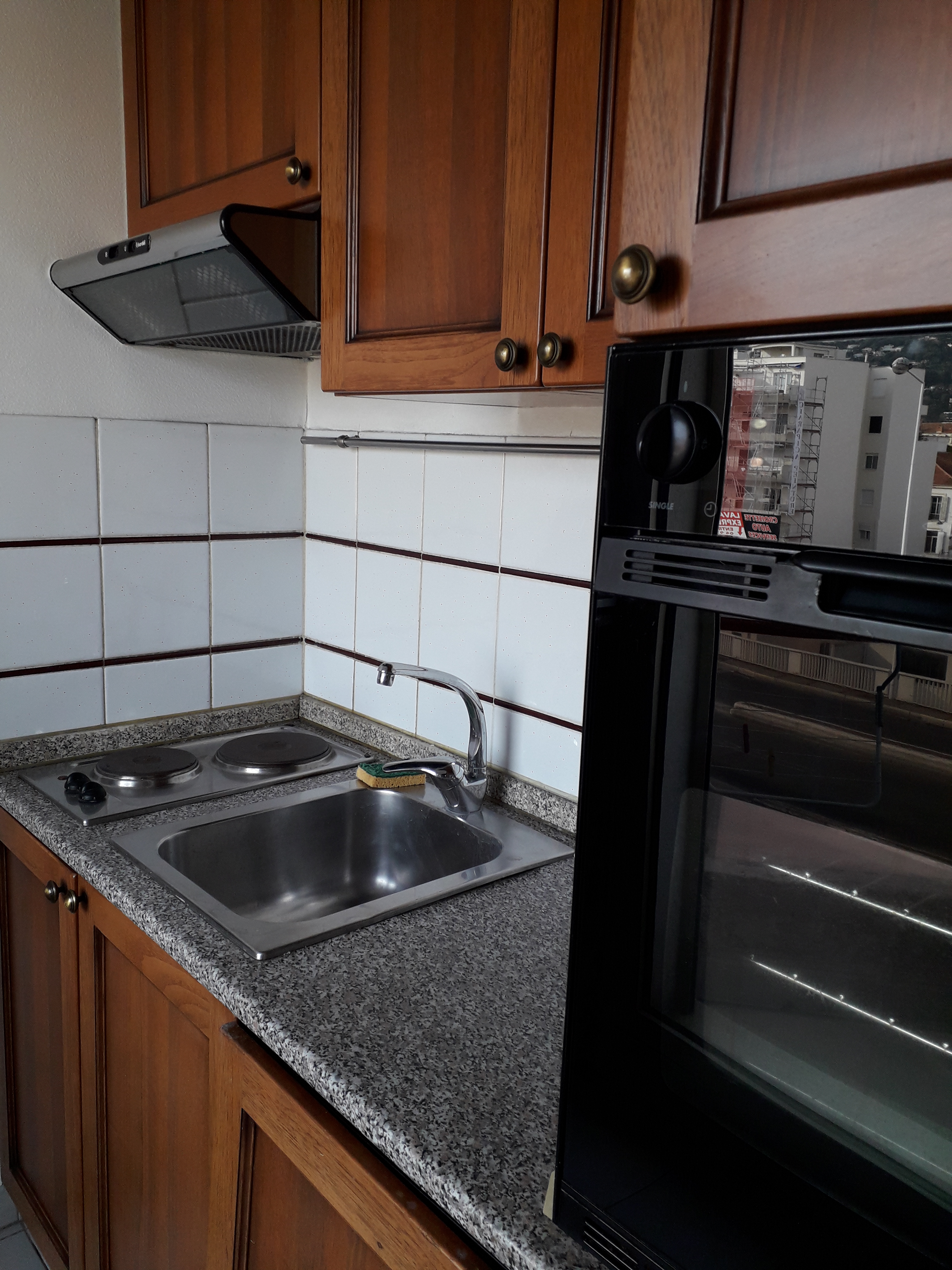 CUISINE Plan de travail - plaques cuisson - four - lave vaisselle