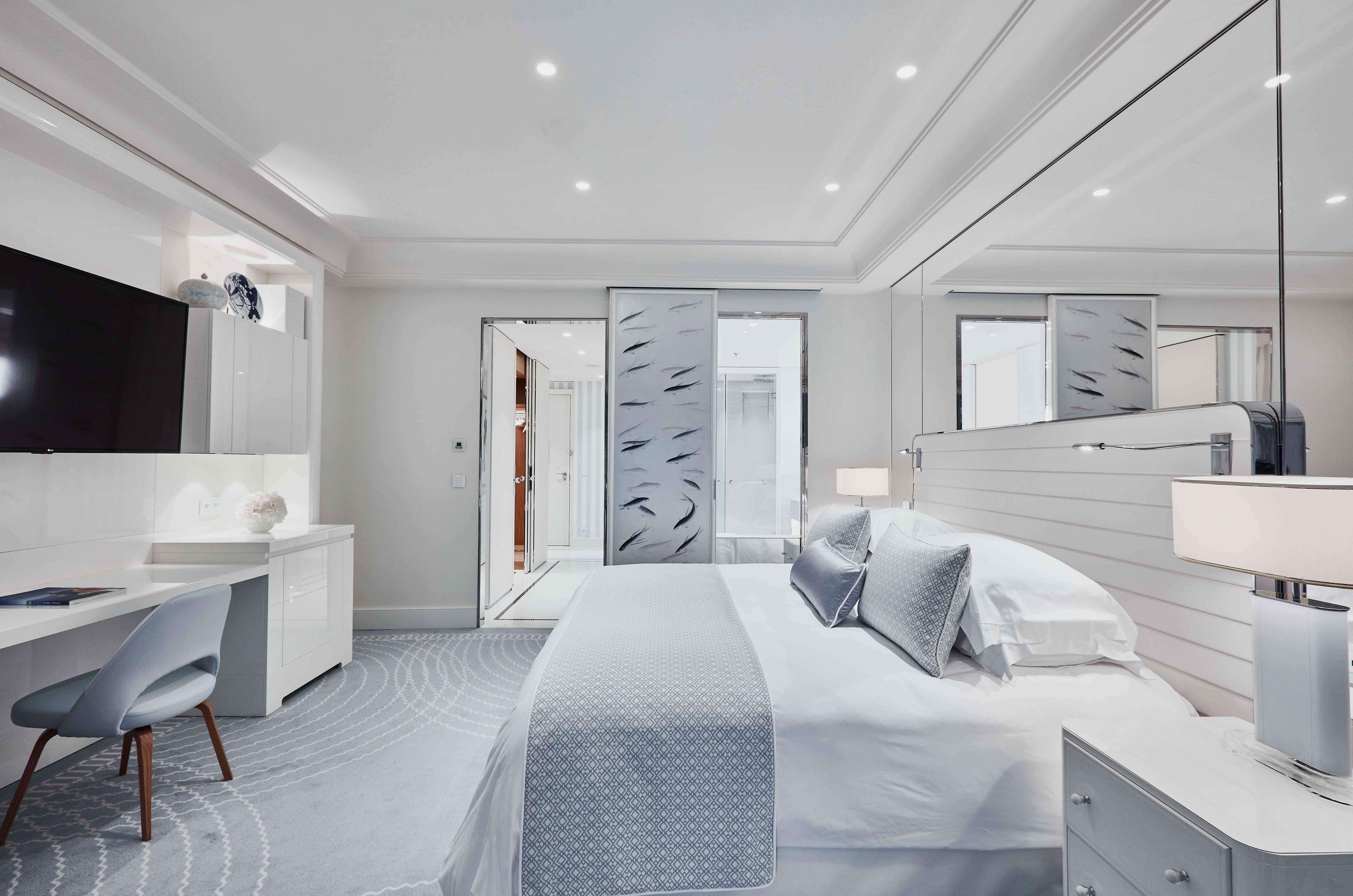 Hotel-Martinez-Cannes-Renovated-Junior-Suite.jpg