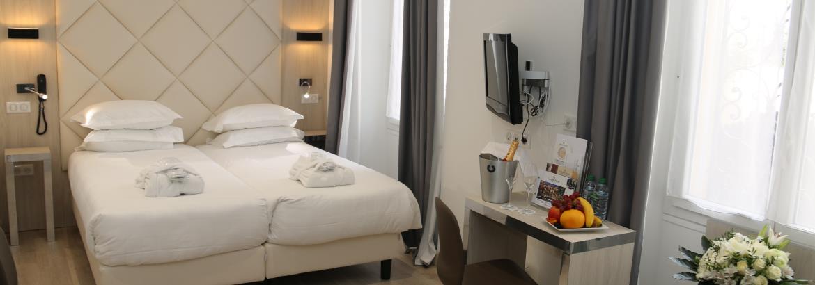 Hotel-de-paris-cannes-suite-suquet-4-persons