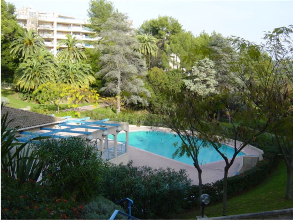 Piscine-ClubHouse fares Piscine-ClubHouse.jpg