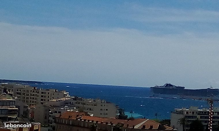 Vue mer jusqu'aux Iles de Leirins...