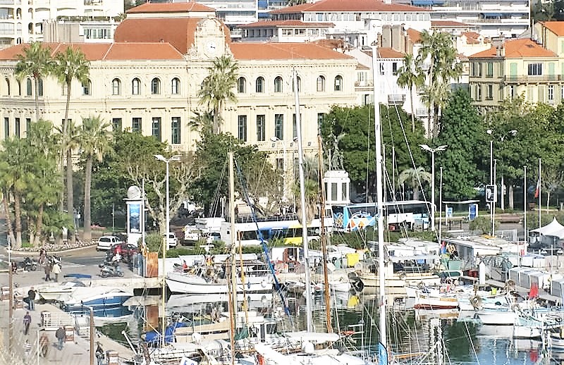 NA/GDLVue-sur-la-Mairie-de-Cannes.jpg