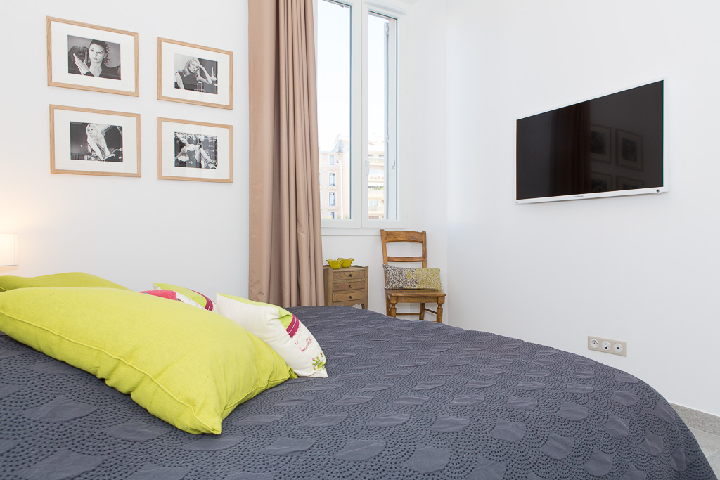 chambre avec TV