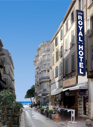 hotel-cannes-Facade-sur-rue.jpg