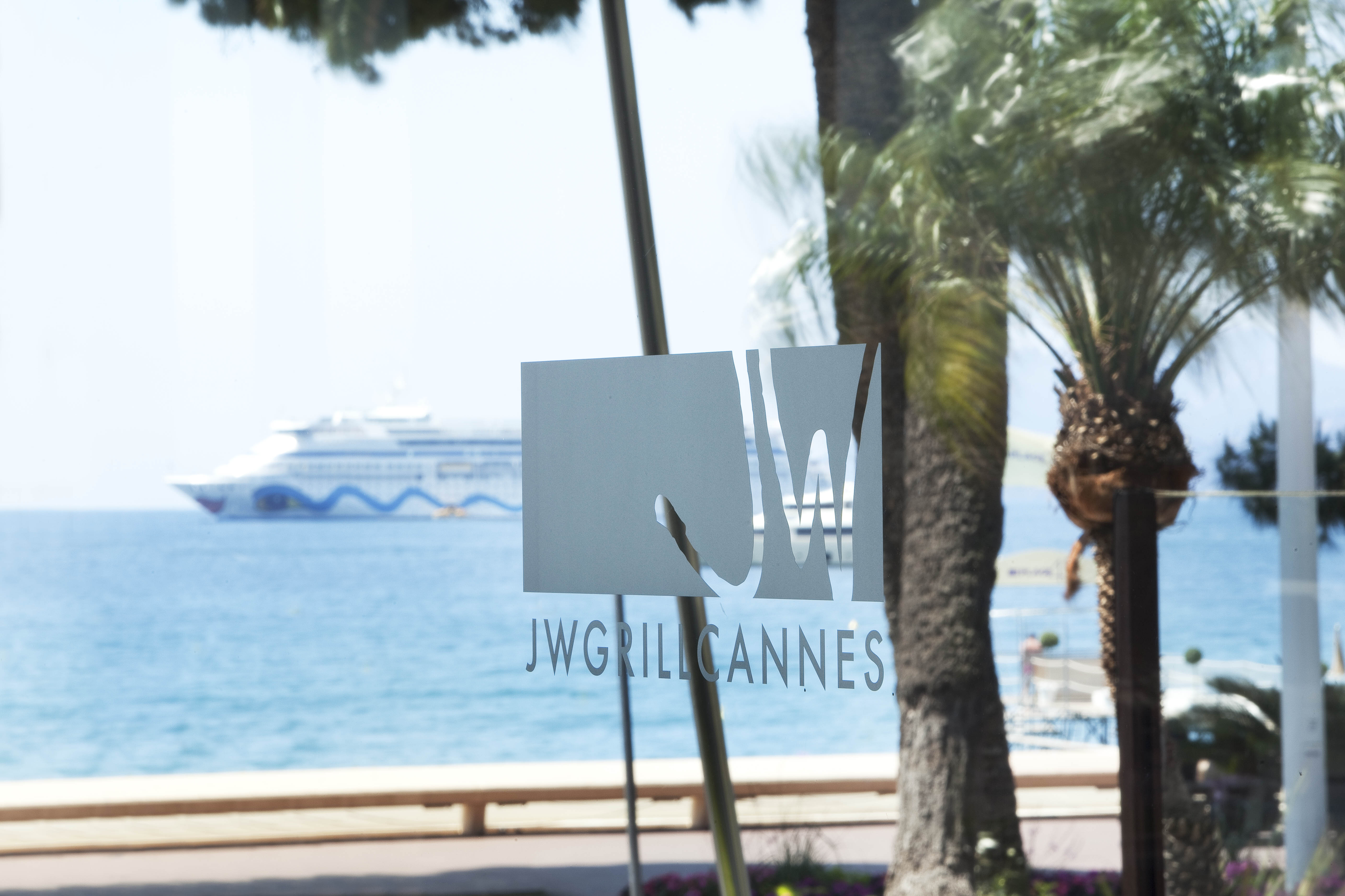 jw-cannes-france-le-grill-28-md.jpg