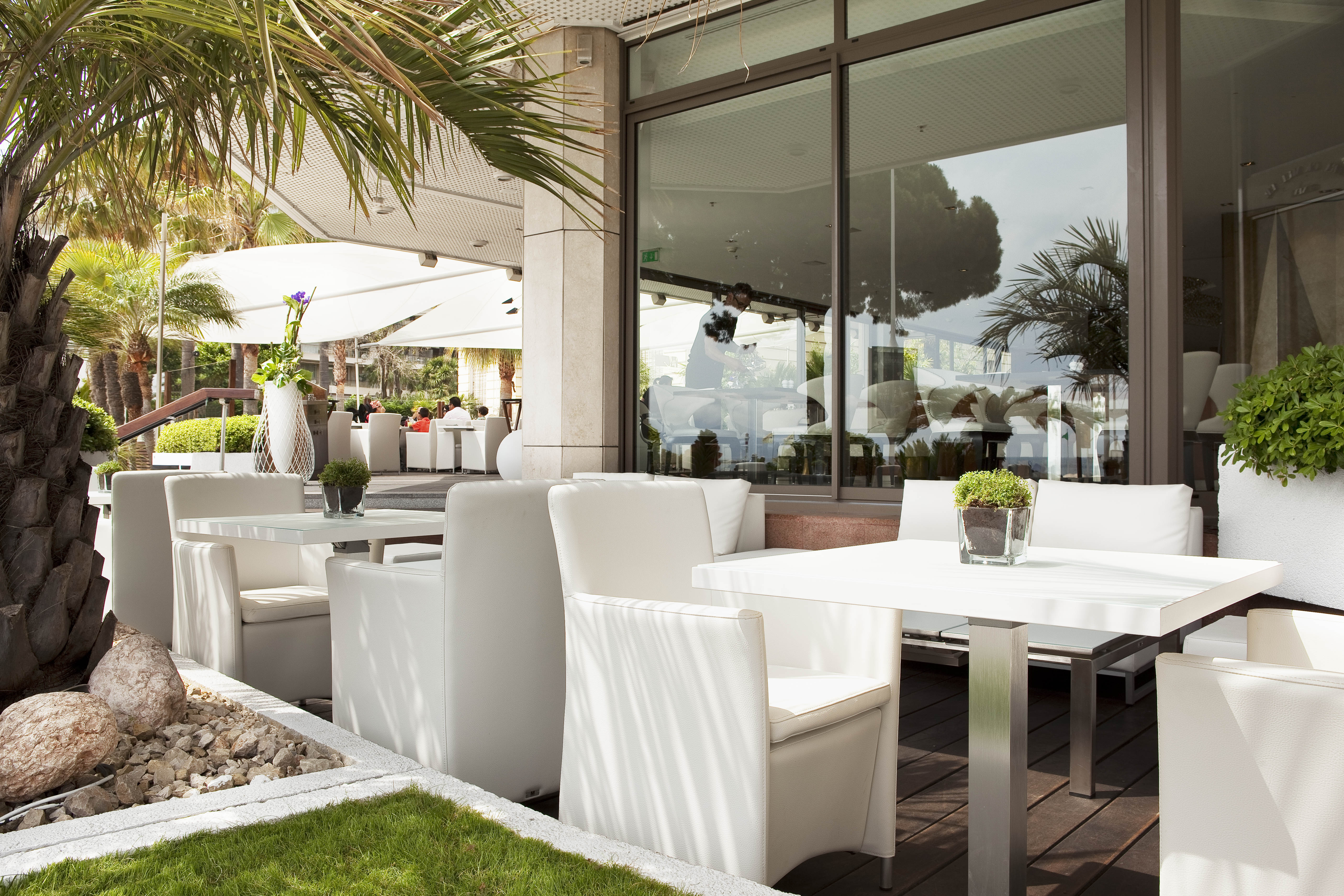 jw-cannes-terrassebar-03-md.jpg jw-cannes-terrassebar-03-md.jpg
